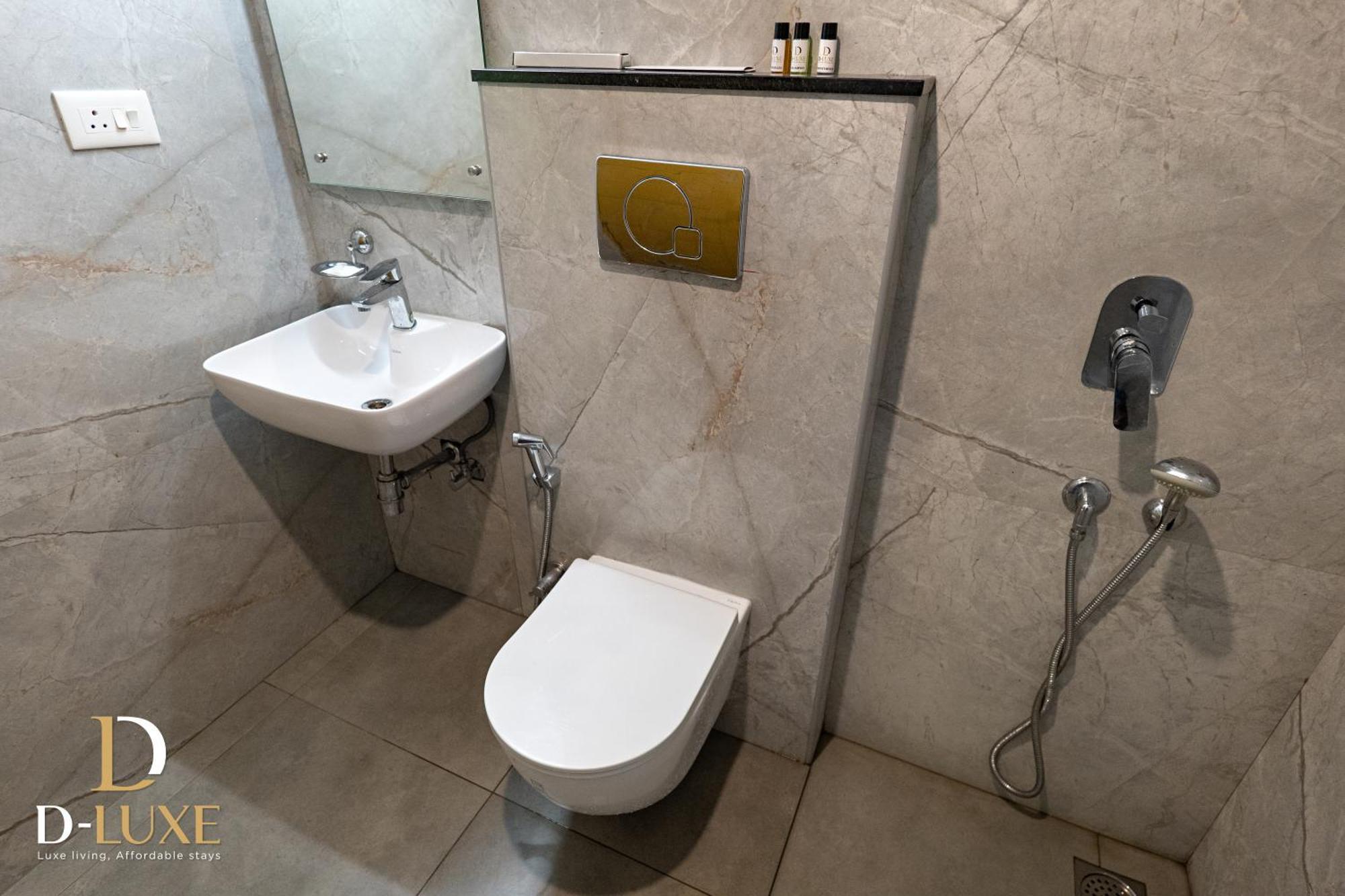 D-Luxe Hotel Kochi Bagian luar foto
