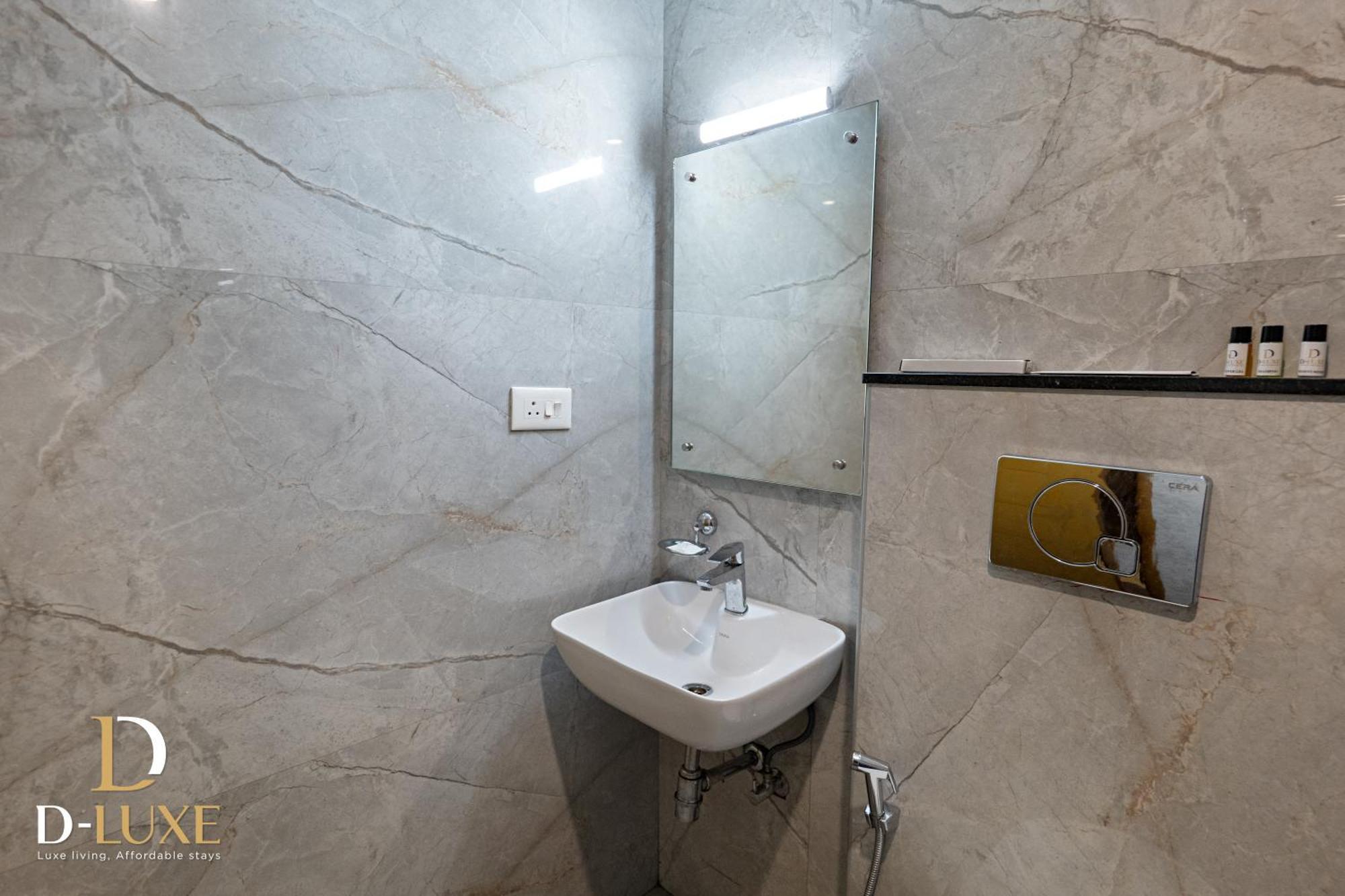 D-Luxe Hotel Kochi Bagian luar foto