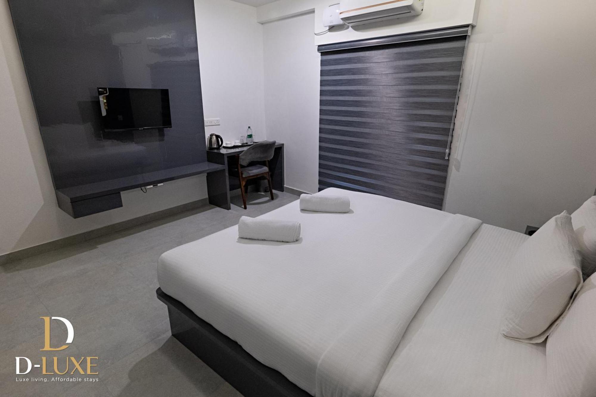 D-Luxe Hotel Kochi Bagian luar foto