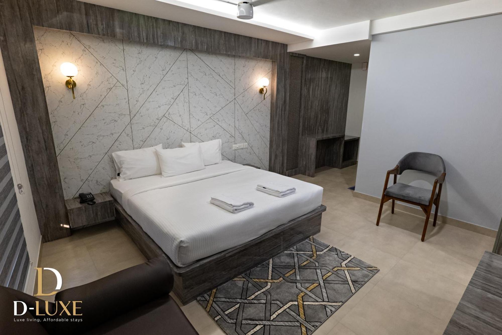 D-Luxe Hotel Kochi Bagian luar foto