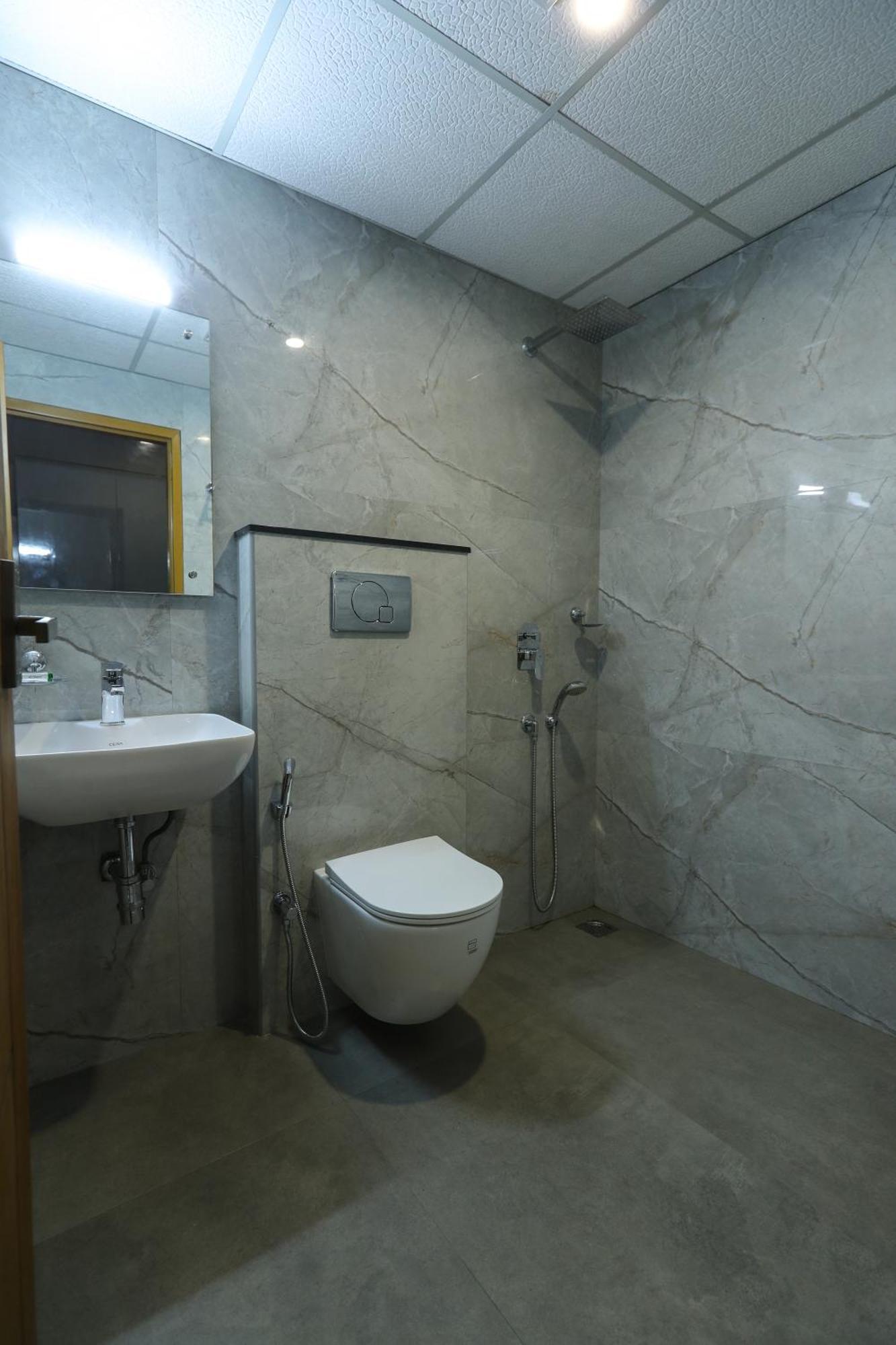 D-Luxe Hotel Kochi Bagian luar foto